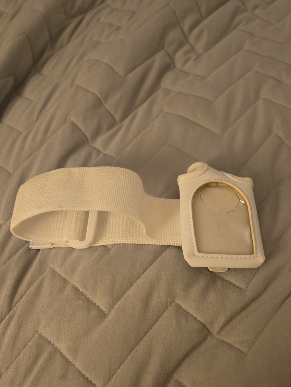 Adjustable White Wristband Armband Case for Wearable Trackers